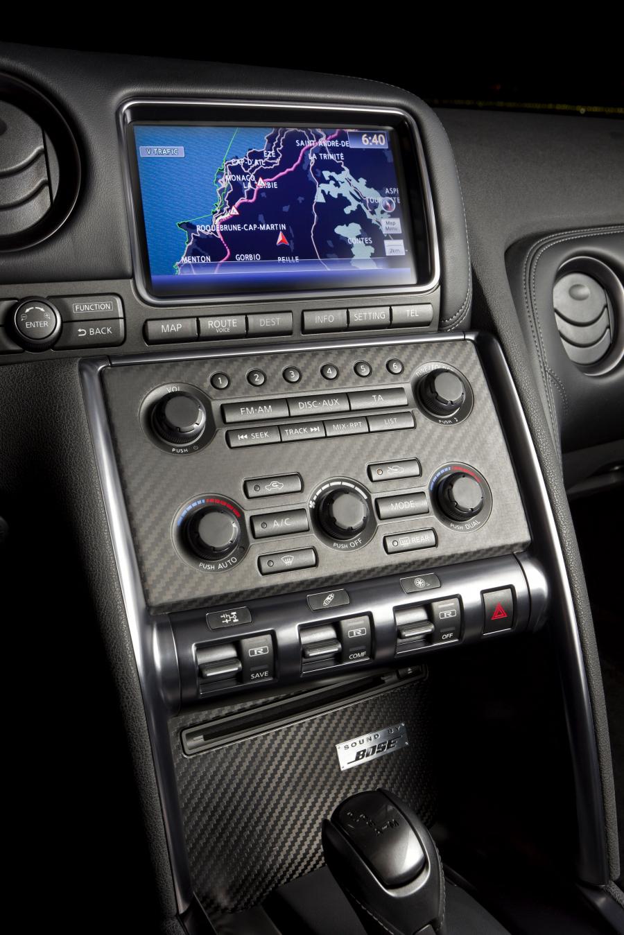  Nissan GT-R 2011 года  (фото 10 из 87)